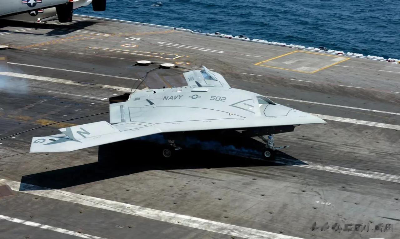 诺斯罗普·格鲁曼研发 X-47B无人飞行器
 诺斯罗普·格鲁曼公司X-47B是一