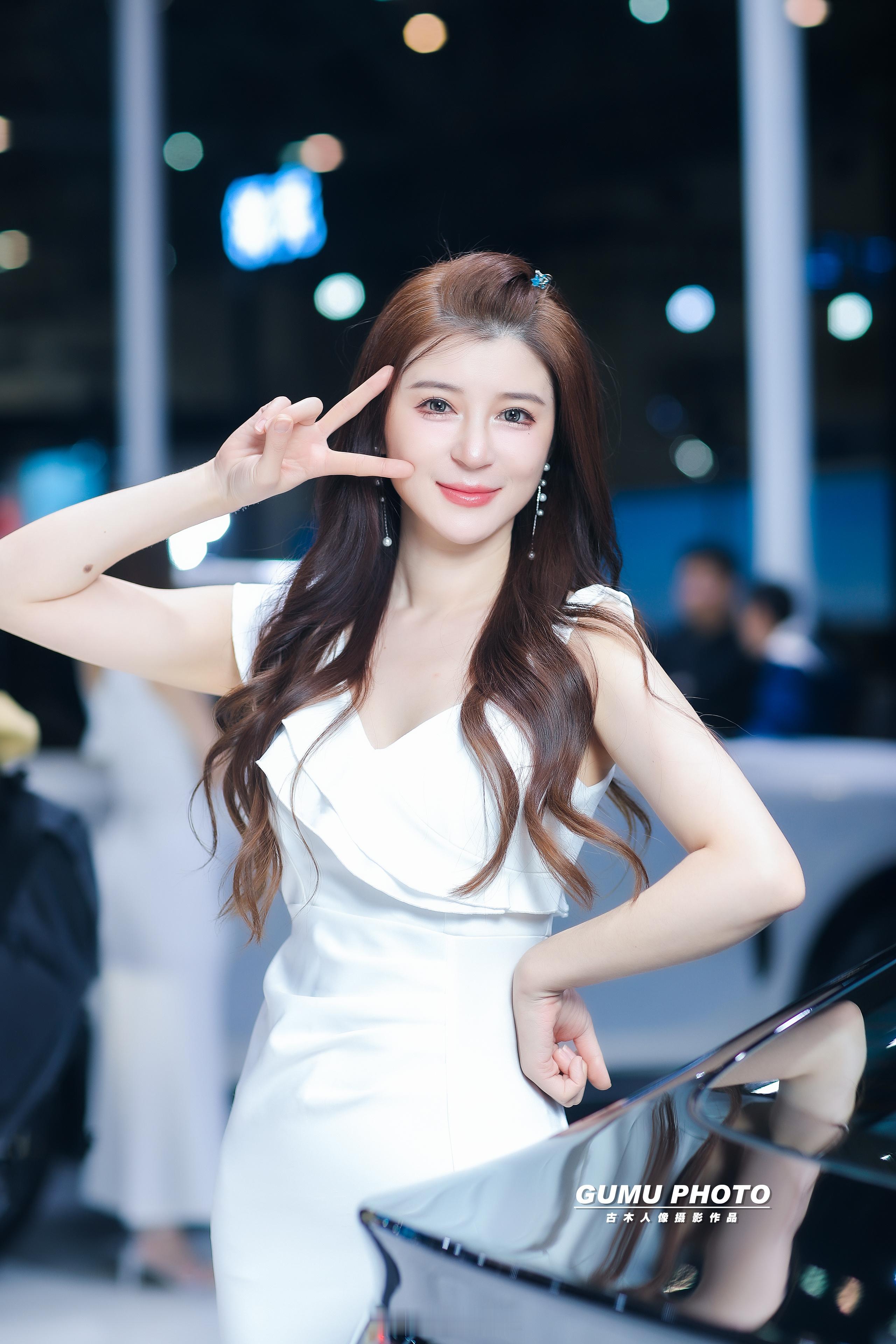 2025重庆汽车消费节长安汽车展台模特小姐姐 2025重庆汽车消费节  