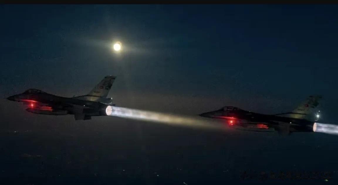 土耳其空袭伊拉克北部和叙利亚

12月23日深夜，土耳其空军对伊拉克北部和叙利亚