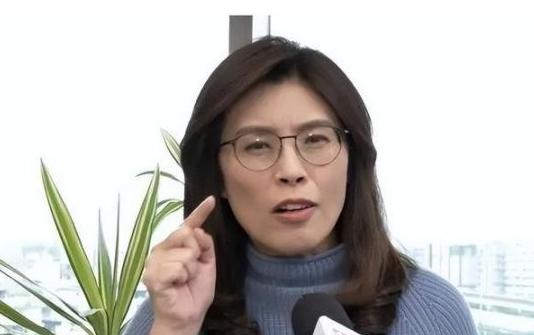 [玫瑰]要我说，两千多万台湾人，最勇敢的人不是邱毅，洪秀柱，郁慕明，也不是高安国