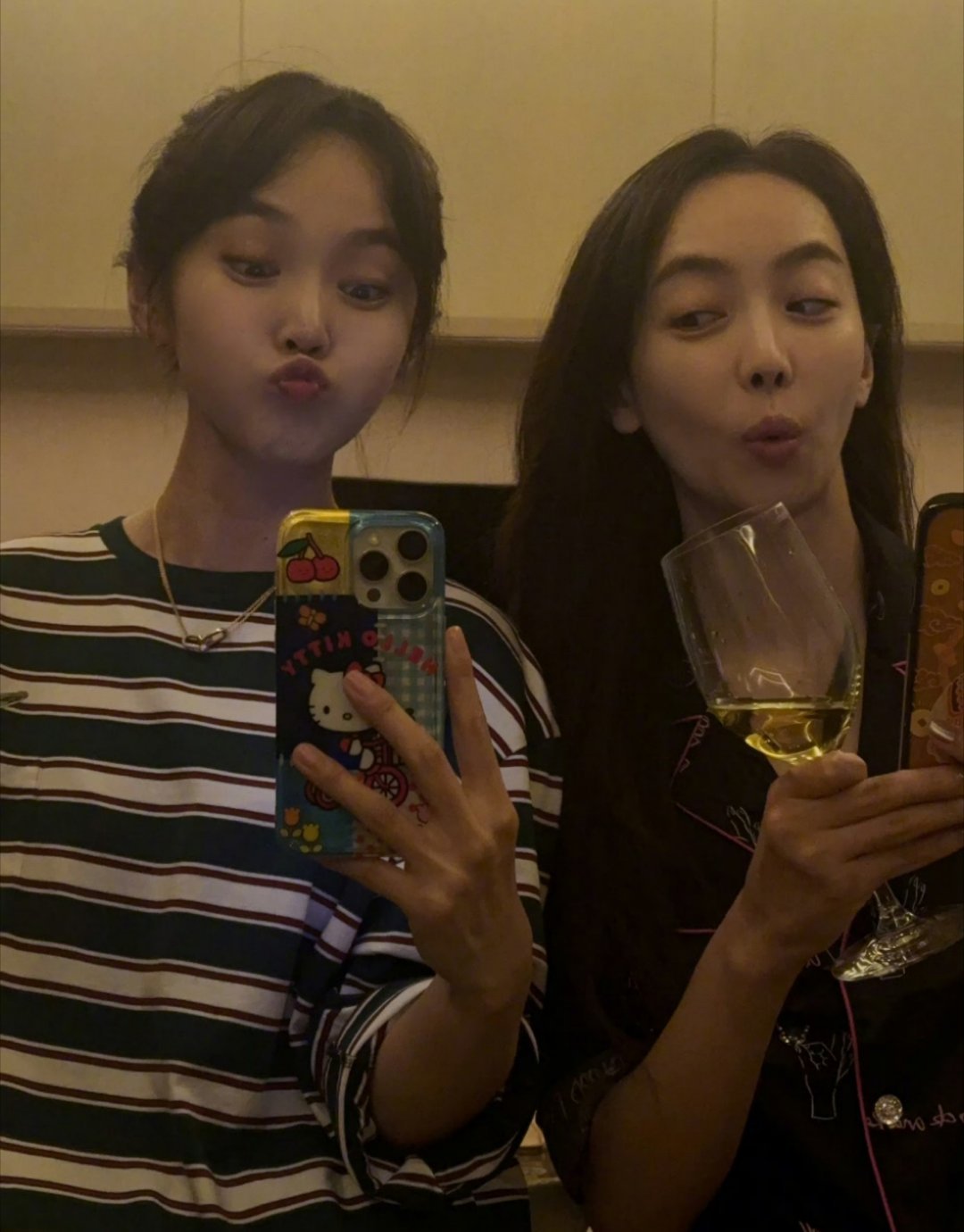 宋茜张佳宁微醺，你俩怎么凑在一起就成搞笑女了[doge]微醺的原因是差俩下酒菜嘛