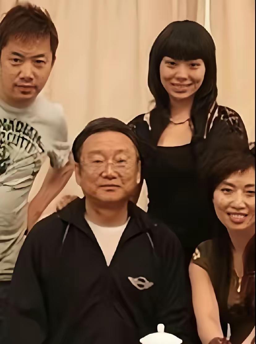 蒋大为夫妻
女儿女婿
2003年合影