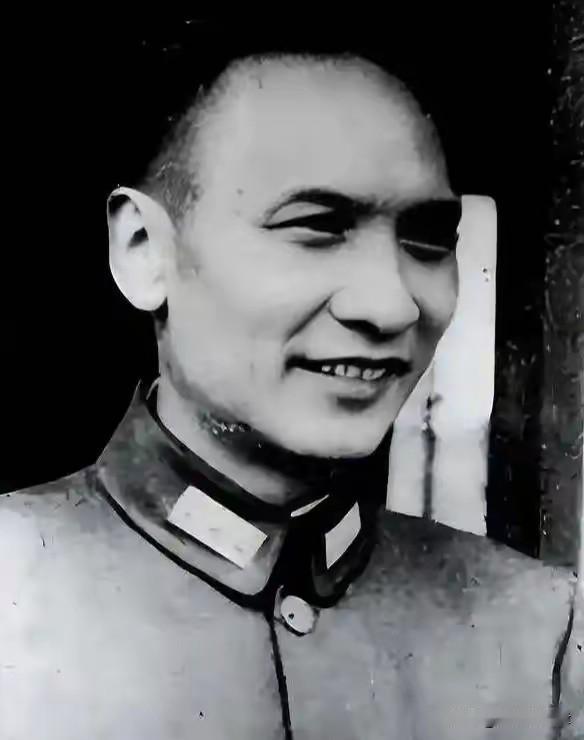 1950年云南换帅：起义功臣卢汉落选省主席，听完陈赓解释当场红眼眶：我服气
 