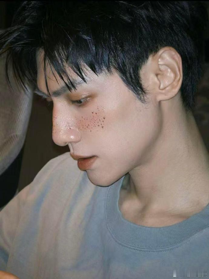 罗云熙杀回来了剧粉还在吗 罗云熙的古装打戏太帅了！行云流水、干净利落，《水龙吟》