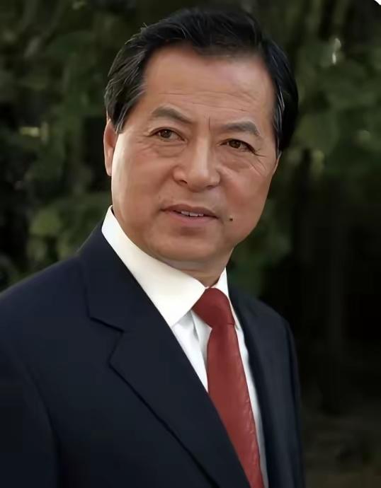 他是著名影视表演艺术家、国家一级演员、原上海市文联党组副书记兼副主席‌、上海演艺