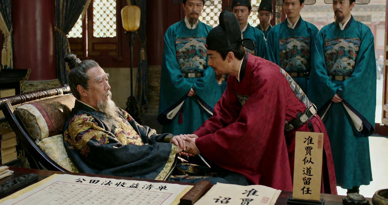 宋理宗最大的政治污点就是任用贾似道执政，造成南宋防线崩溃，导致南宋灭亡。宋理宗为