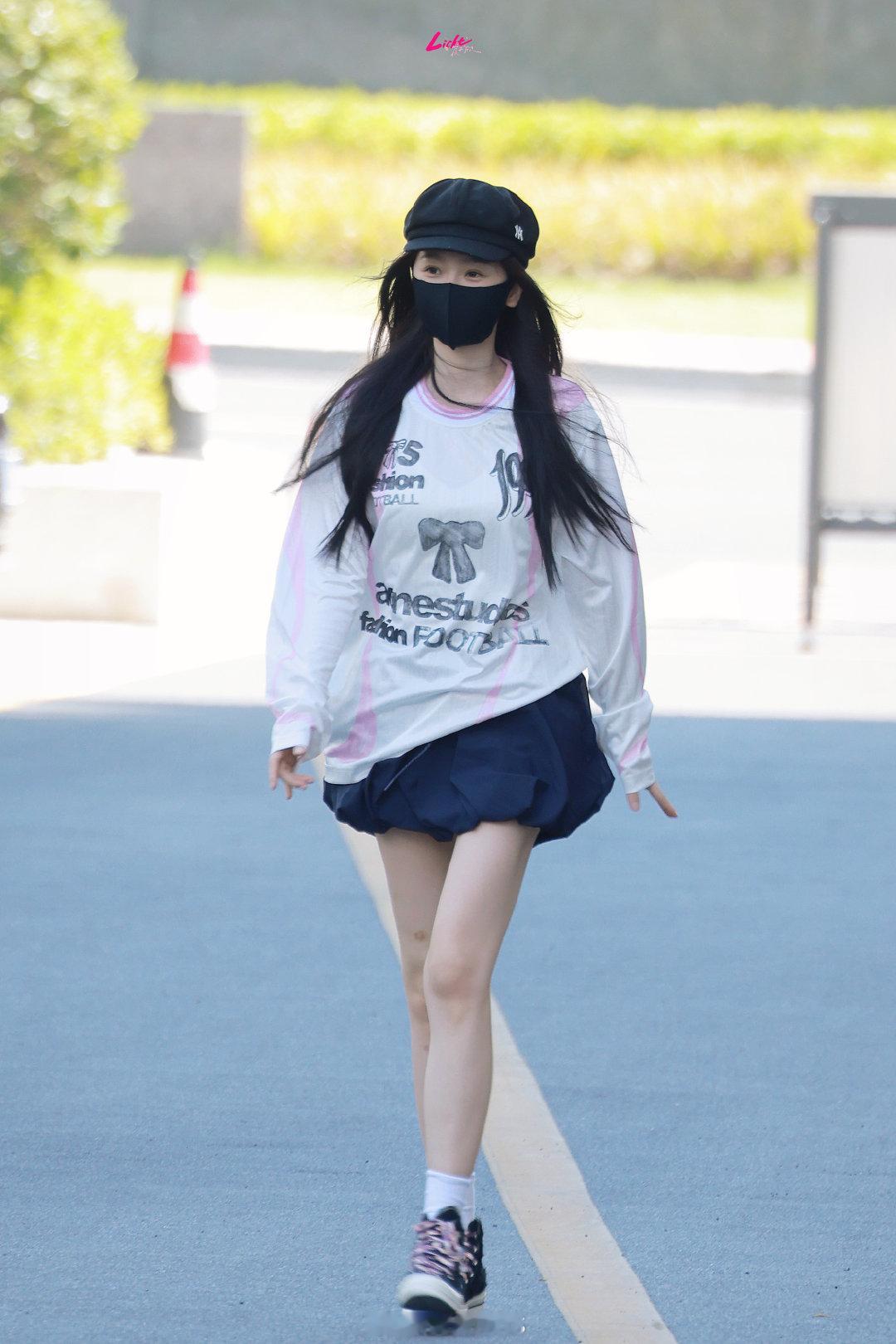 虞书欣贝雷帽花苞裙路透，这也太好看了吧！虞书欣完全青春女大