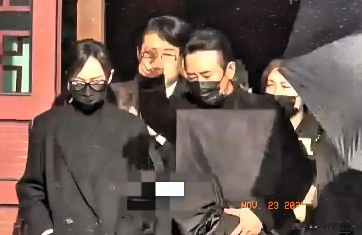 内娱的谣言真的太能编了，
唐嫣罗晋这对夫妻被传婚变传得有鼻子有眼，实在让人看不下