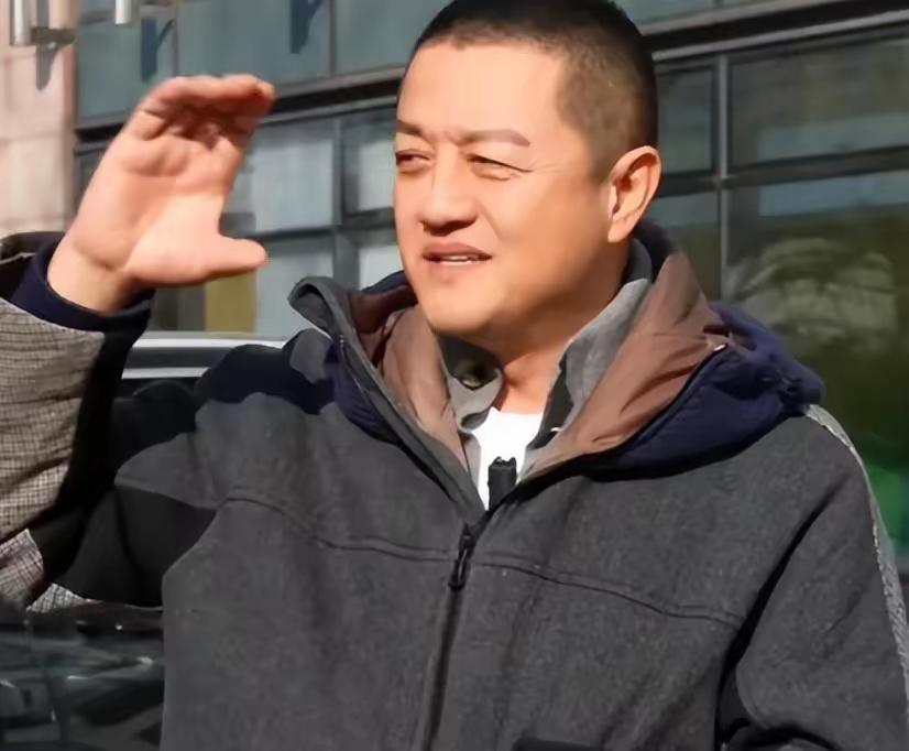 李亚鹏弃演从商，干啥啥不行，亏钱第一名，凭什么逆风翻盘呢？

那个弃演从商的亚鹏