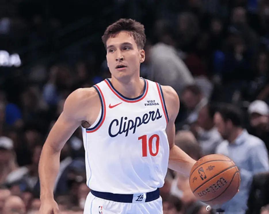 多镜头展示博格丹为什么是球队效率值第一博格丹在快船糟糕的赛季是为数不多的亮点，虽