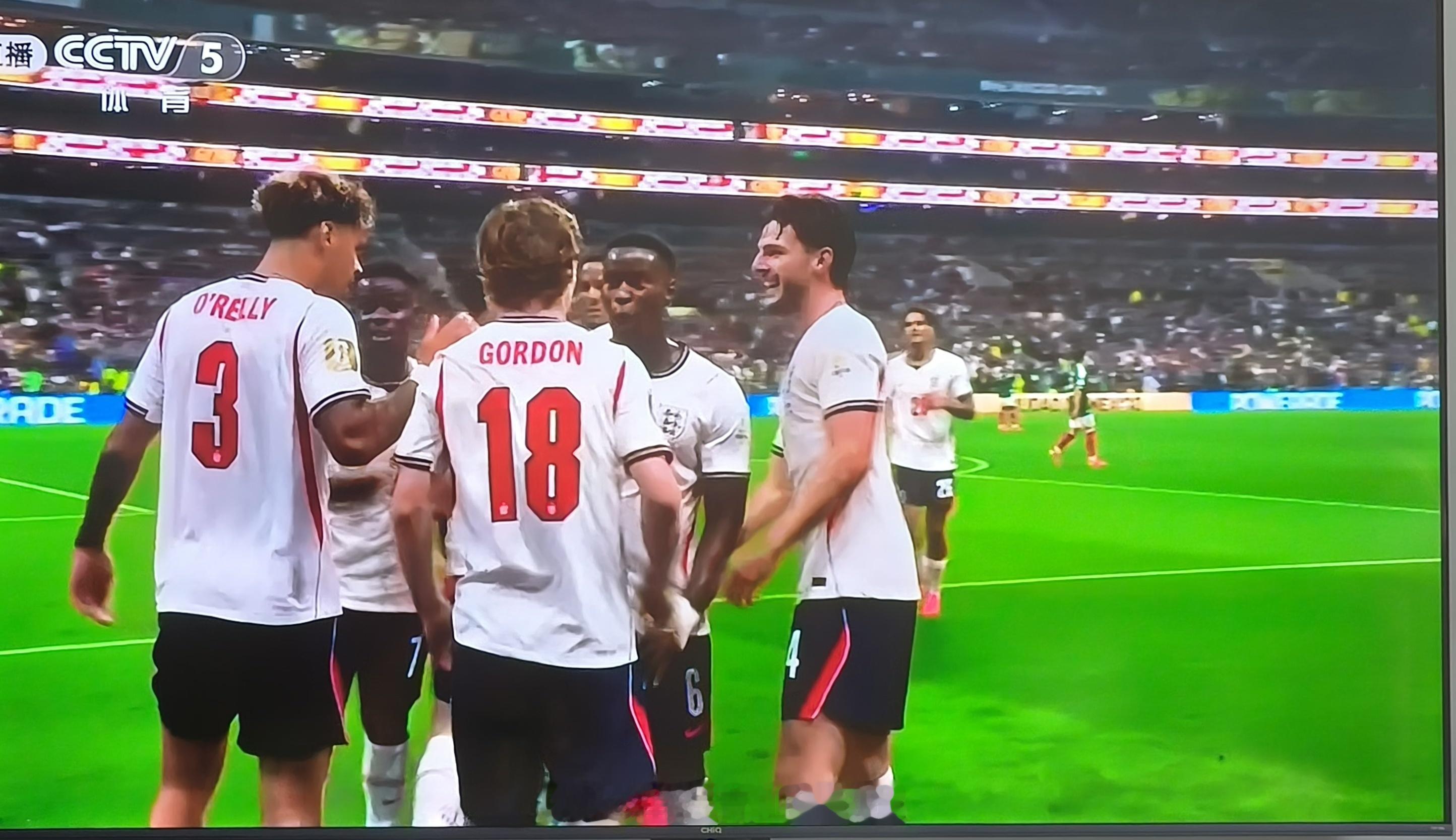 两分钟两球，英格兰 2:0 领先墨西哥！世界杯