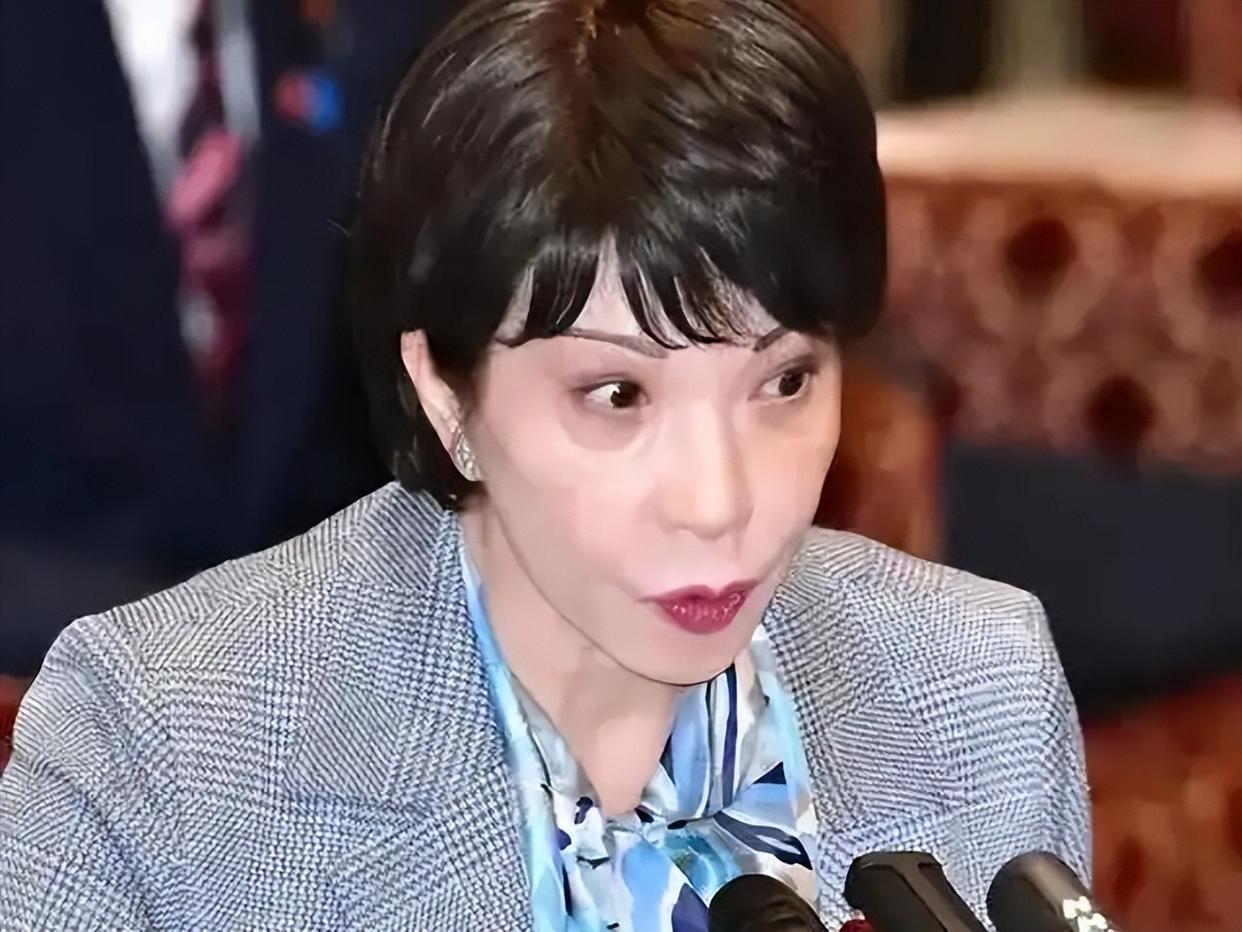 高市是国难还是小日子是动评论的，姐自愧不如现在日本民众跟炸了锅似的，上千人跑到首