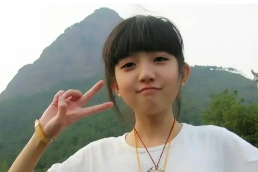 《贴吧传奇人物——镇楼女神张蓝月/黄婷》

在贴吧的早期，有一个名字叫张蓝月或黄