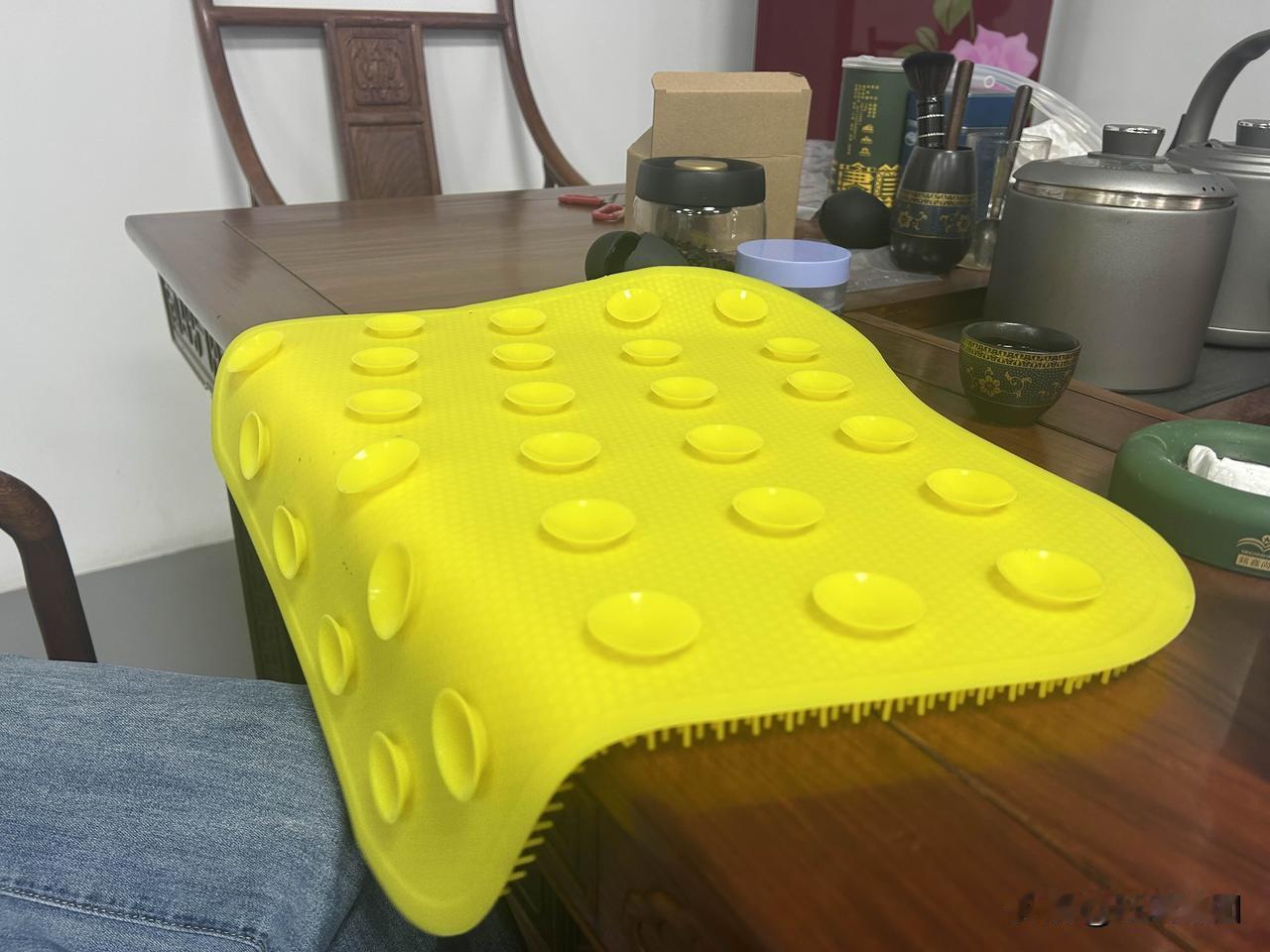 接触硅胶不过是近这几年的事。
过去，我只对塑胶橡胶十分熟悉，对硅胶则一无所知。这