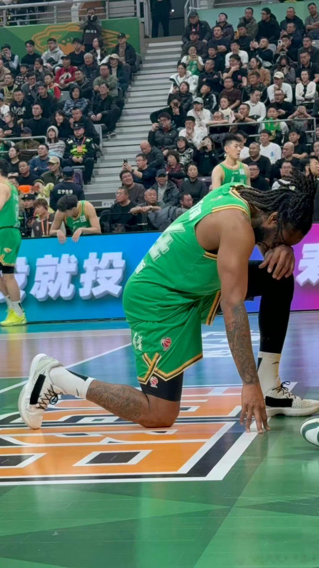 天神下凡！威尔斯全场17投10中，罚球6中5得到31分3篮板7助攻2抢断1盖帽。