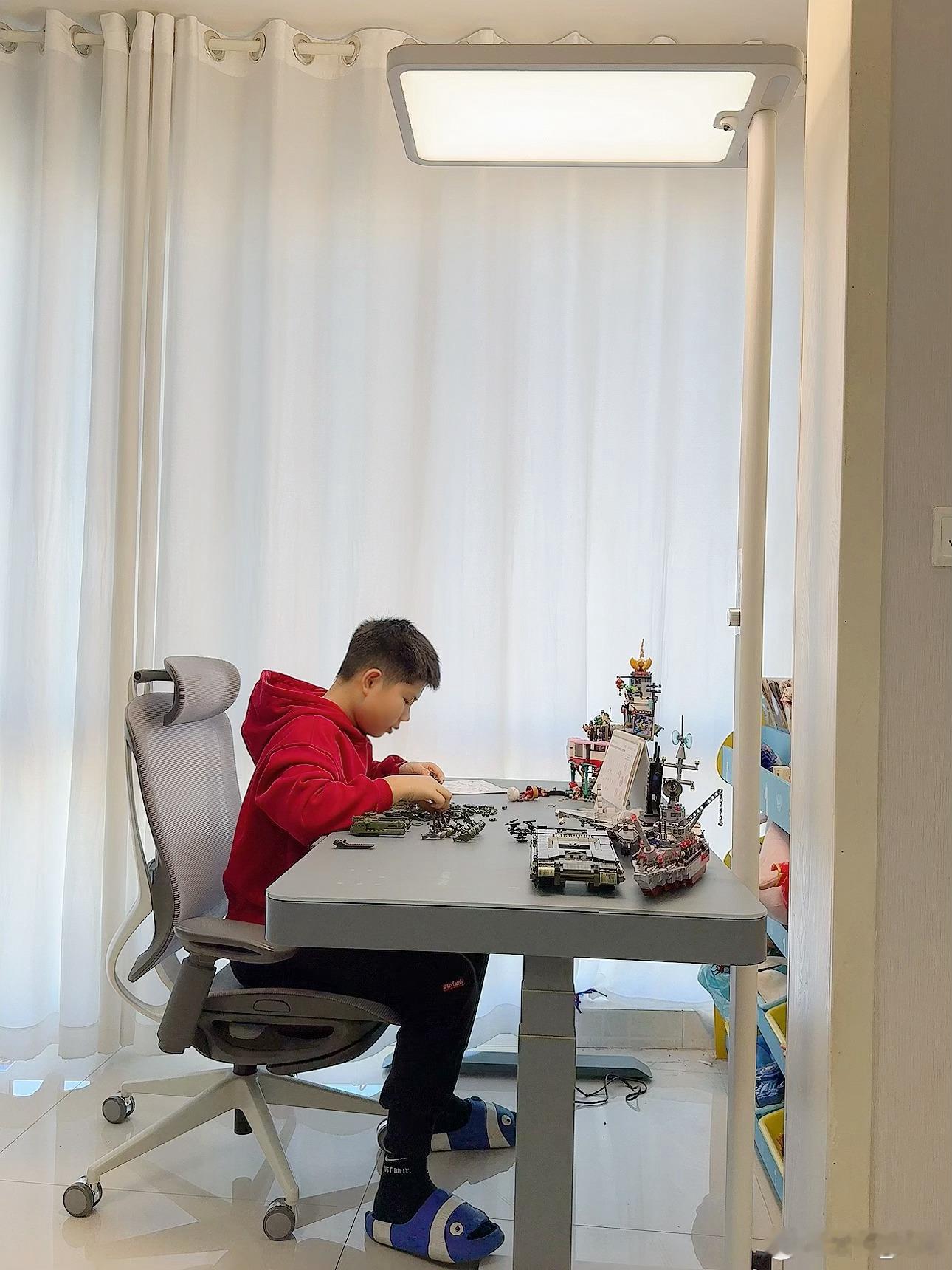 哎呀！说真的，我现在心里最牵挂的就是我家那对姐弟的视力状况。特别是姐姐上了初中后