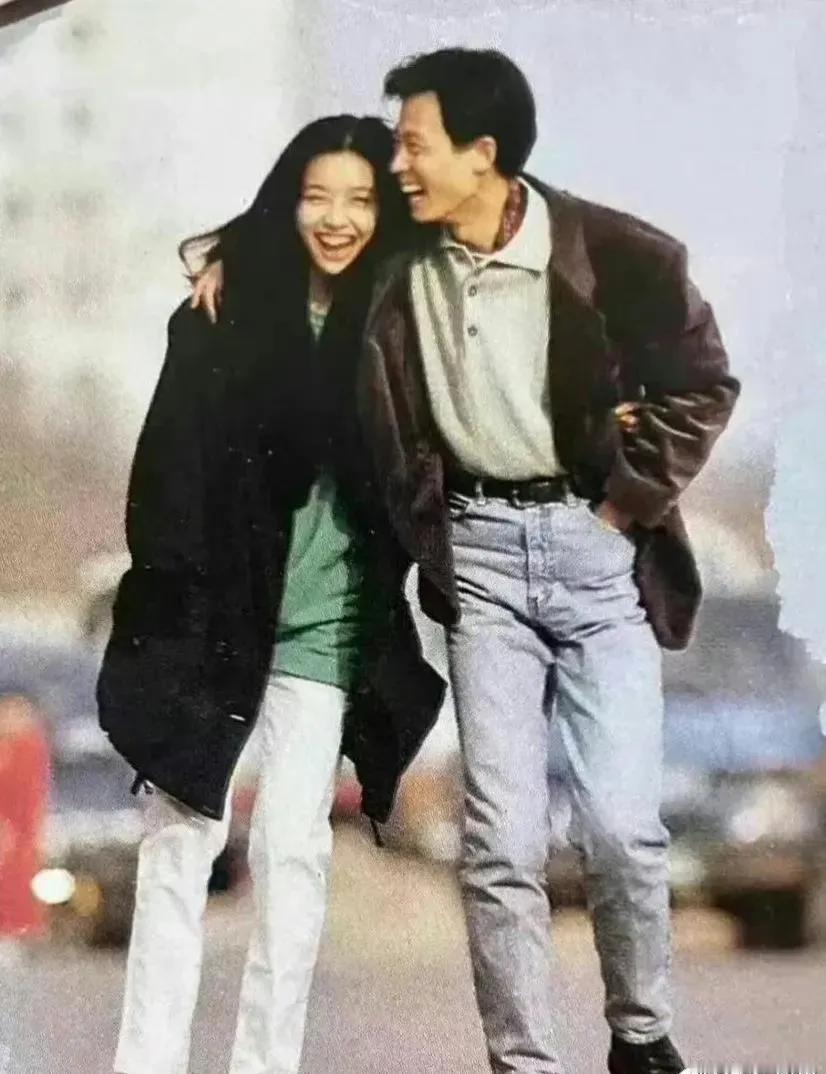 岁月是一把无情的刀！
天若有情天亦老！