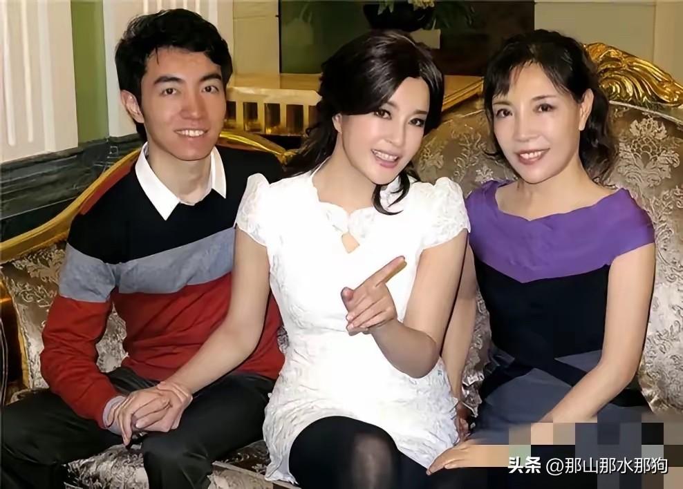 刘晓庆自爆被自己一手带大的外甥和同父异母的妹妹造谣“已去世”，还诬陷她别墅扩建的