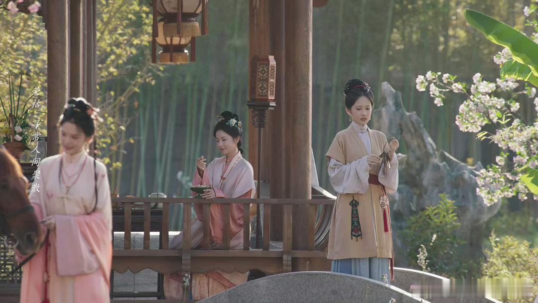 兰香如故这个长镜头🥺跟着镜头回望过往，一众女性在兰香的帮助下寻得方向，这份女性