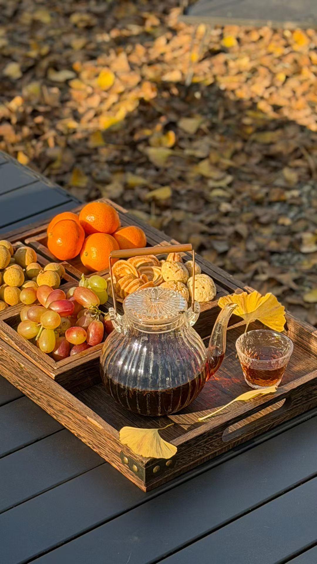 只要一出太阳，成都就跟过年似的热闹，都出来晒太阳。甚至有人在市政网上提出是不是要