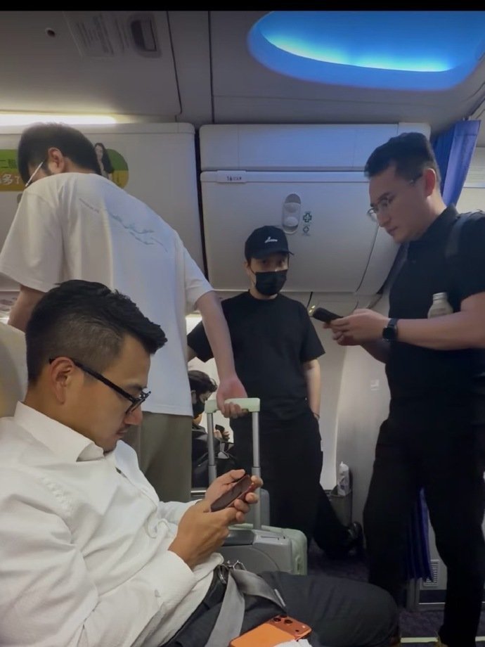 张凌赫顶级建模张凌赫私下颜值状态 张凌赫私下颜值状态，张凌赫顶级建模，咱就说小小