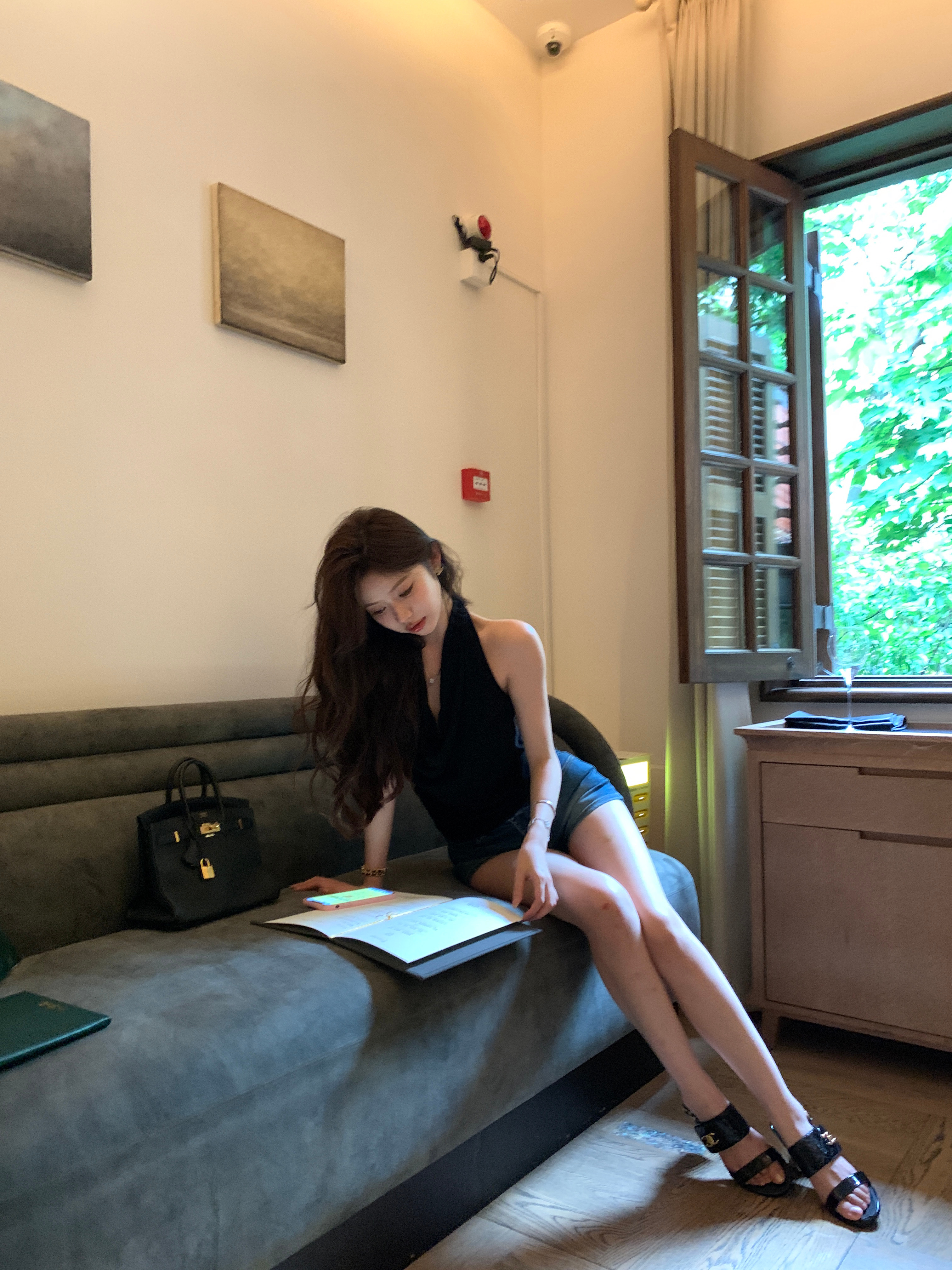 疤痕体质谁懂啊 我的腿都是伤啊啊啊啊啊昨天一边看图一边走路 在马路上摔了狗吃屎好