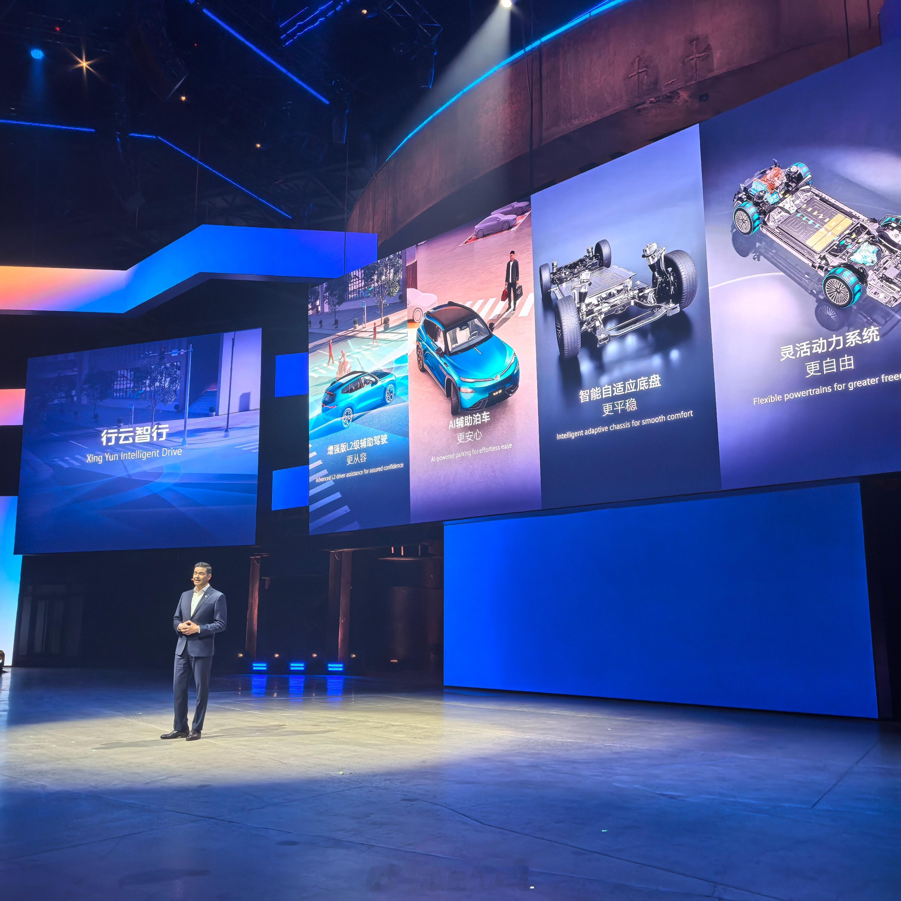 大众今天讲得是新，从智能开始切入，大众安徽、上汽大众和一汽大众都拿车来了与众玩得