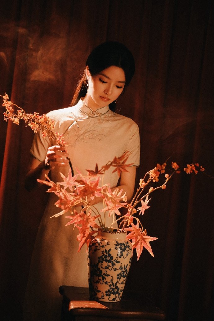 丞磊一出场就是恨海情天丞磊徐若晗拉扯感丞磊一出场氛围感直接拉满！和徐若晗的对手戏