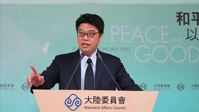 台“陆委会主委”邱垂正发表了一份严正声明，
8月5日，针对中国大陆即将实施“出入