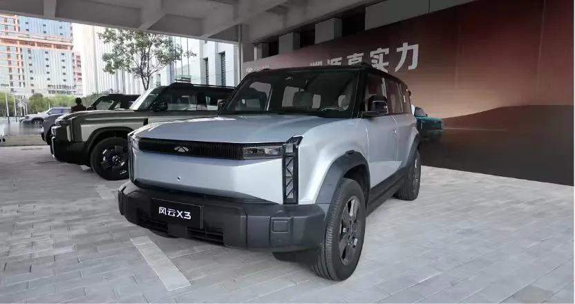 今晚风云X3和X3 PLUS来了，分别售价8.99万和10.99万起。

新车其