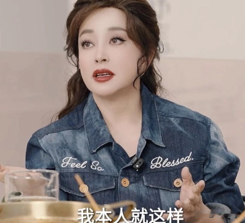 76岁刘晓庆，太刚了！
 
5月11号，刘晓庆又冲上热搜了，原因是她回怼网友的几