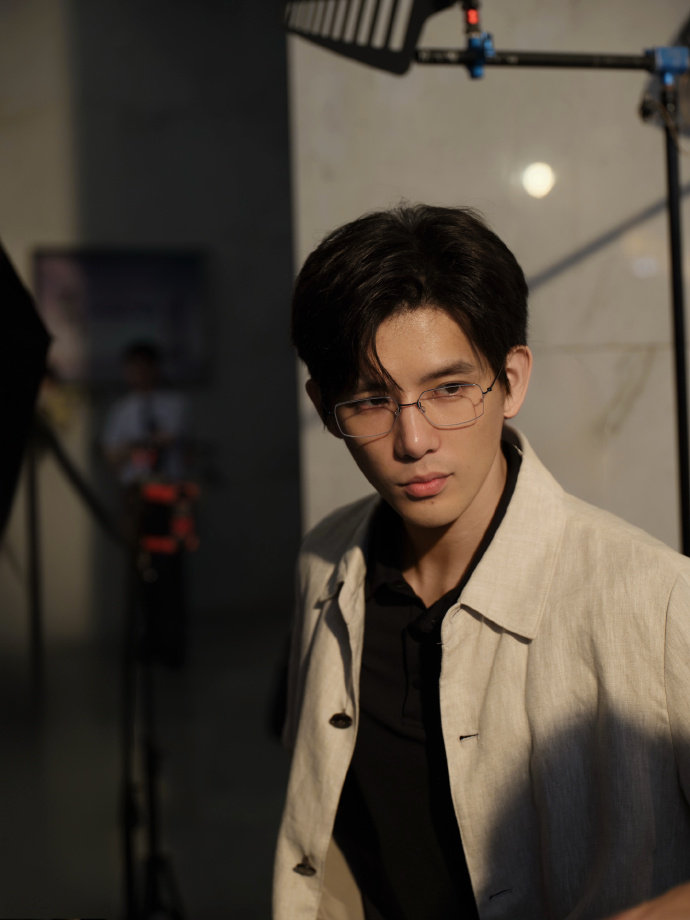 你是王安宇那他是谁王安宇《奇迹》的小黄毛造型直接颠覆认知，把初入深圳打拼的懵懂青