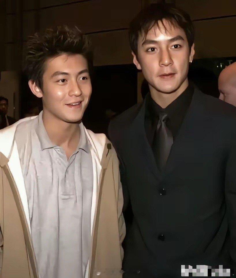 左边：你以为的香港顶流。右边：实际上香港的顶流。 ​​​