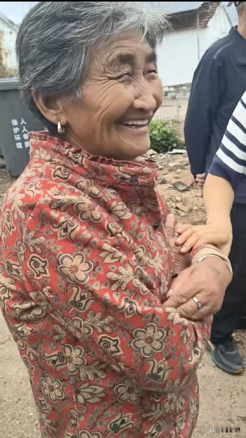 今晚跟二嫂视频通话，我觉得她的话有道理也没有道理……

今天村里，轰轰烈烈煮了十