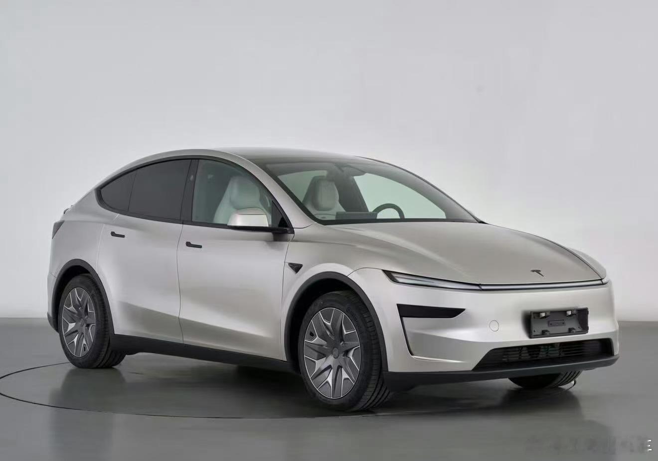 今天工信部显示特斯拉Model Y L版的申报信息，为了应对国内市场对六座版的需