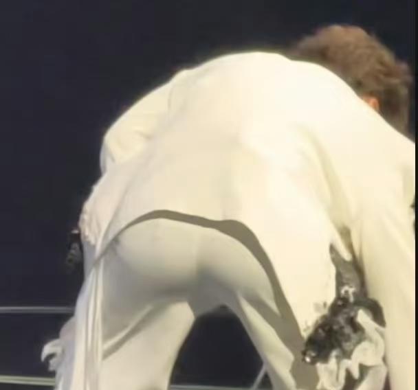 朋朋是因为被拍了pg，所以专门找人订了p帘吗
除了那个原因还在，还在pg上多了一