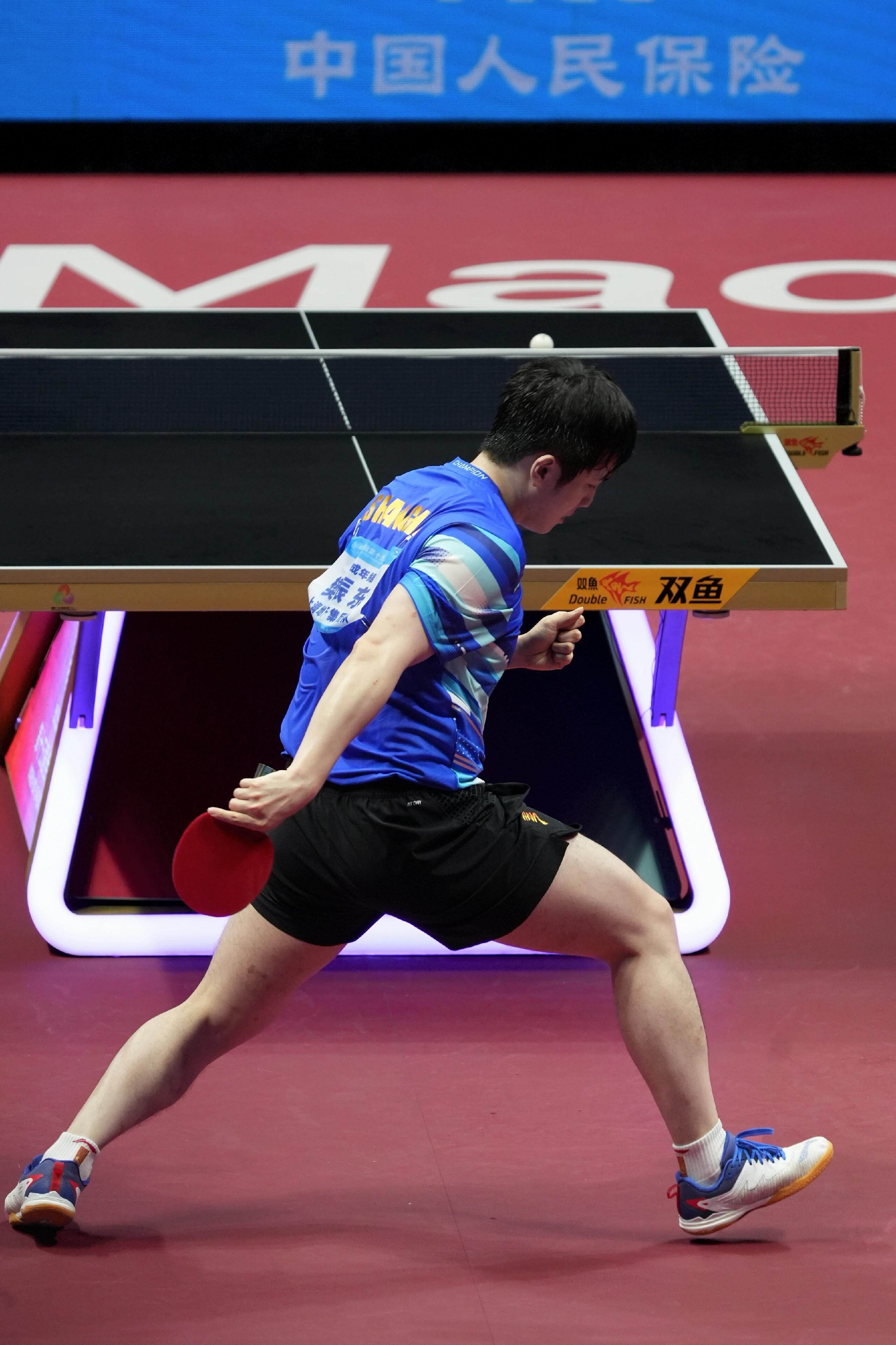樊振东全运会赛场纯纯的硬线条，优越的核心与底盘。 