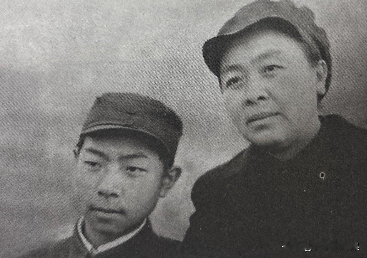 1948年9月，丁玲和分别一年多的儿子蒋祖林在哈尔滨重逢。这次重逢是母子俩人生道