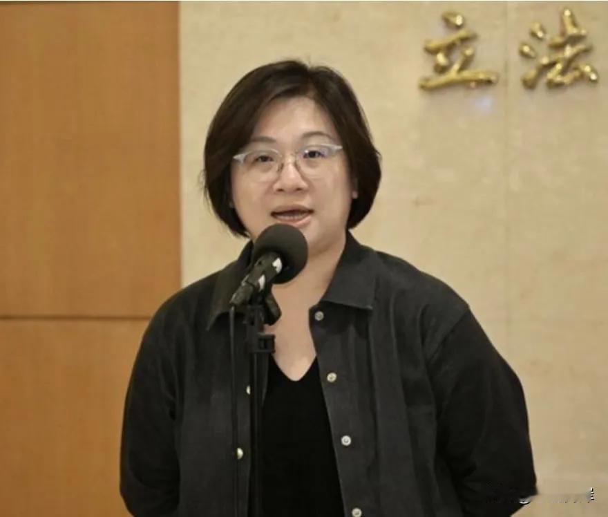 蒋万安终于就赖清德出访斯威士兰失败一事表态了。国民党籍台北市市长蒋万安在接受媒体