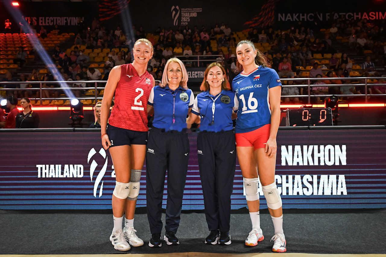 2925年女排世锦赛D组第三轮美国女排vs捷克女排第一局：26-24大比分：1-