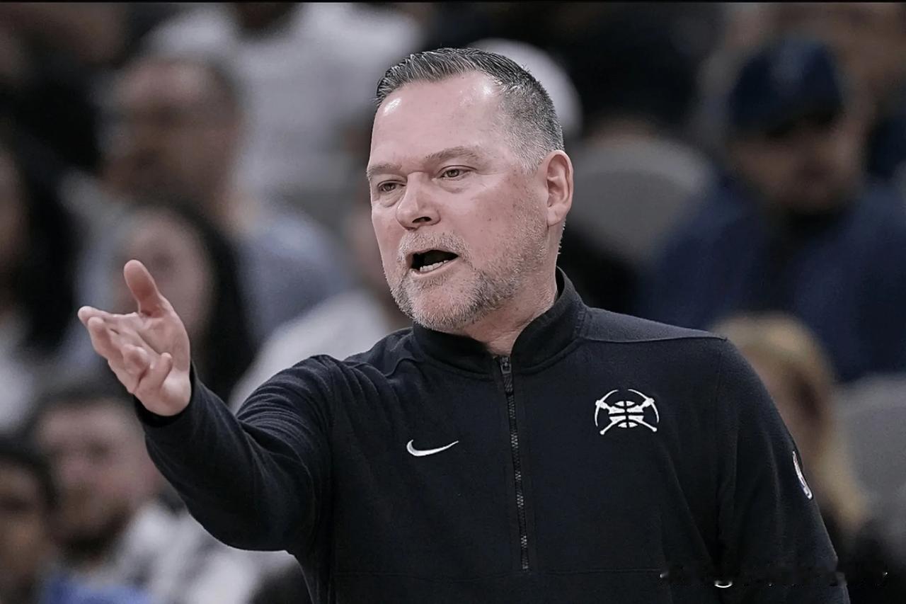 掘金主教练马龙不满球队管理层，据NBA记者Zach Lowe透露，掘金主教练迈克