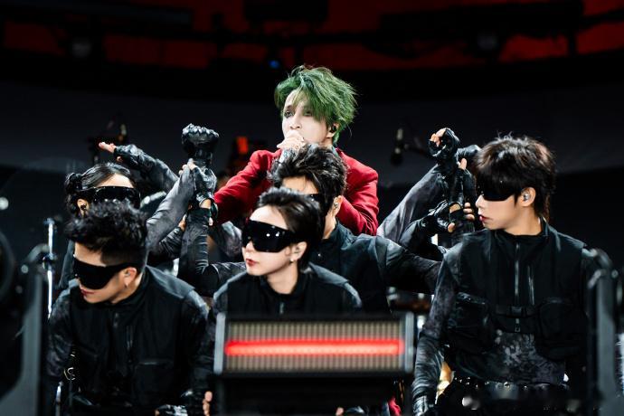 薛之谦给我留一张票看看你舞台有多大越看薛之谦的舞台越觉得值得，他真的把所有心思都