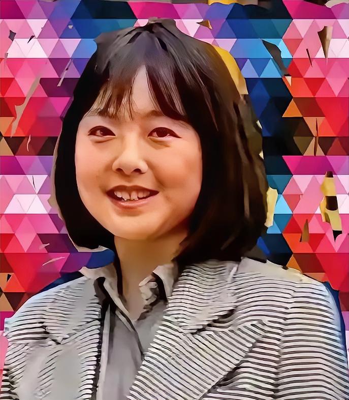 真的不敢认！谁还记得她年轻时的模样？
 
早年的她妥妥极致骨感美人，身形纤细、五