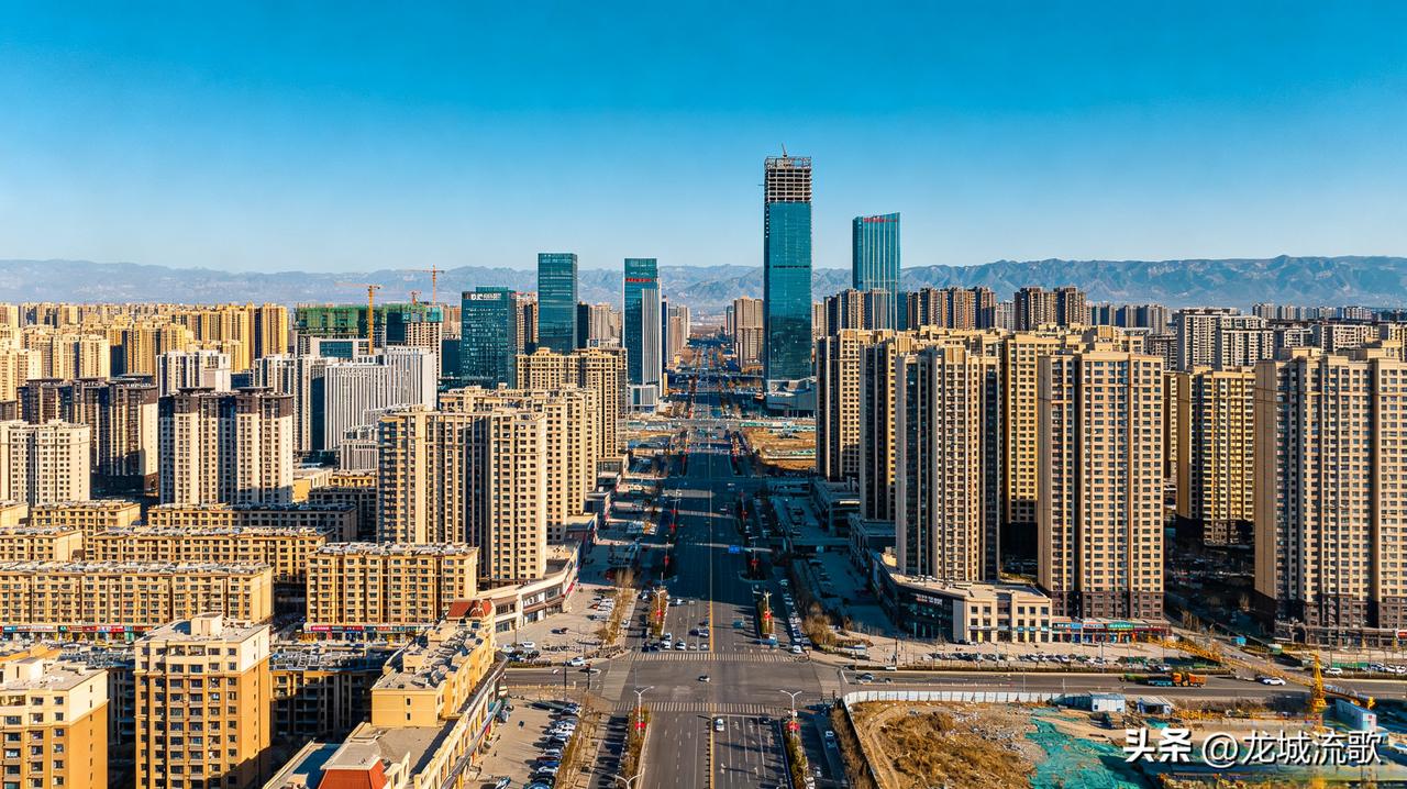 刚需朋友买房如何选地段? 
很多人看不懂太榆楼市现状，两地房价差距越来越明显，背
