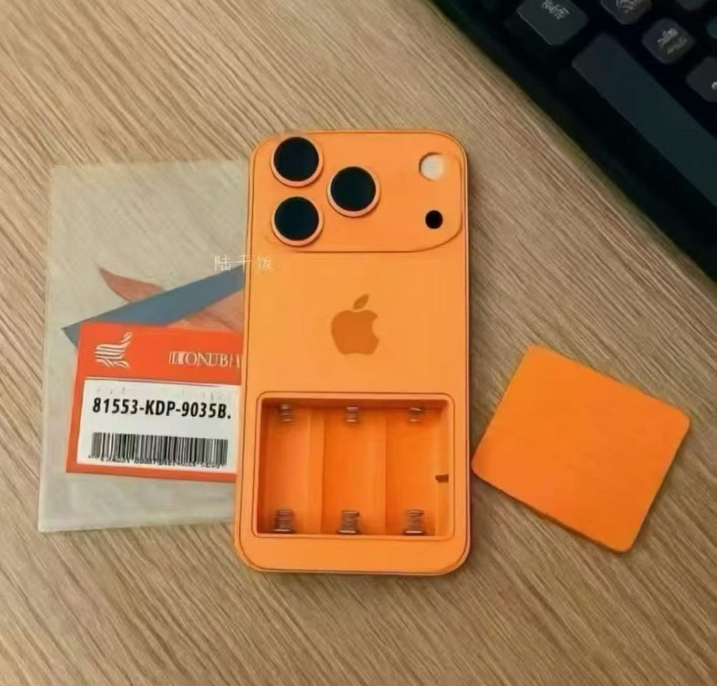 谁能借我三个五号电池，这样我就能用上 iPhone 17 Pro 了[doge]
