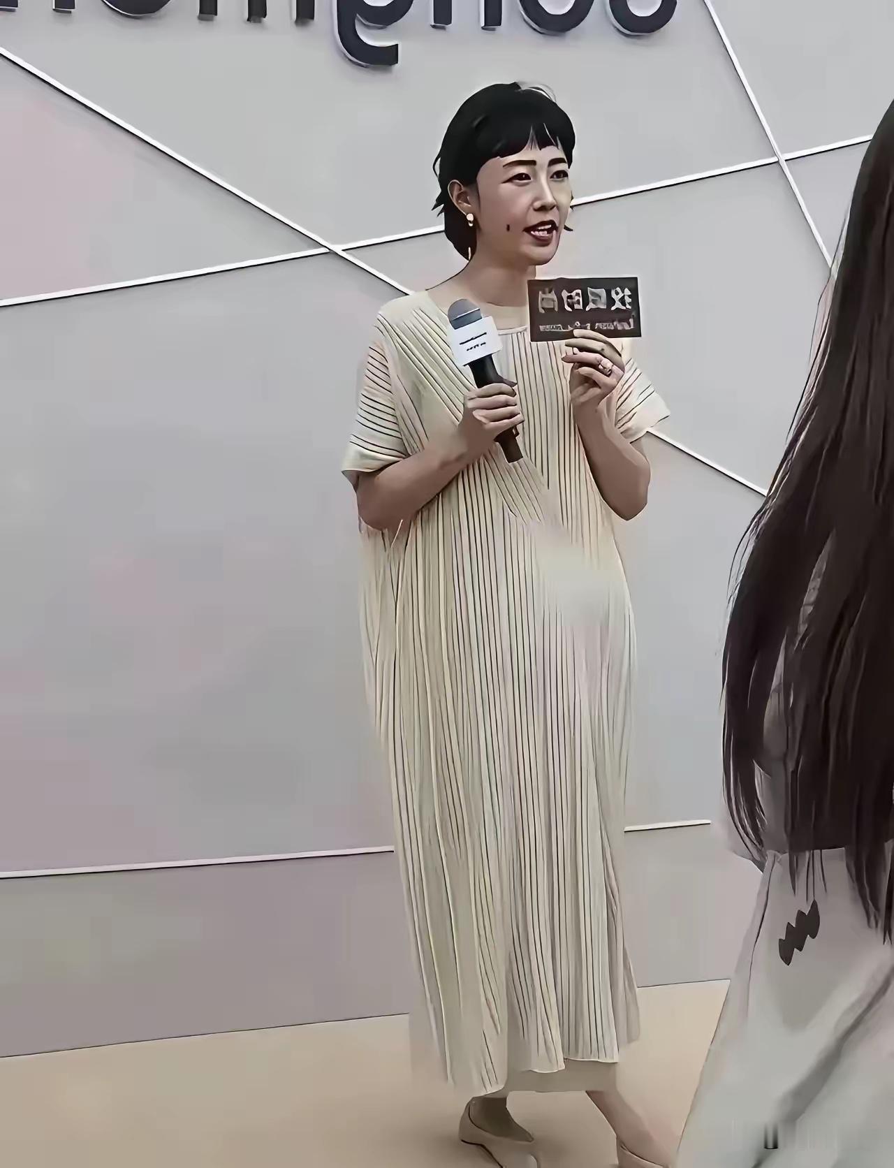 真没认出来这是白百何，这也太老了吧？人一老，差距就显出来了。年轻时候好看的，老了