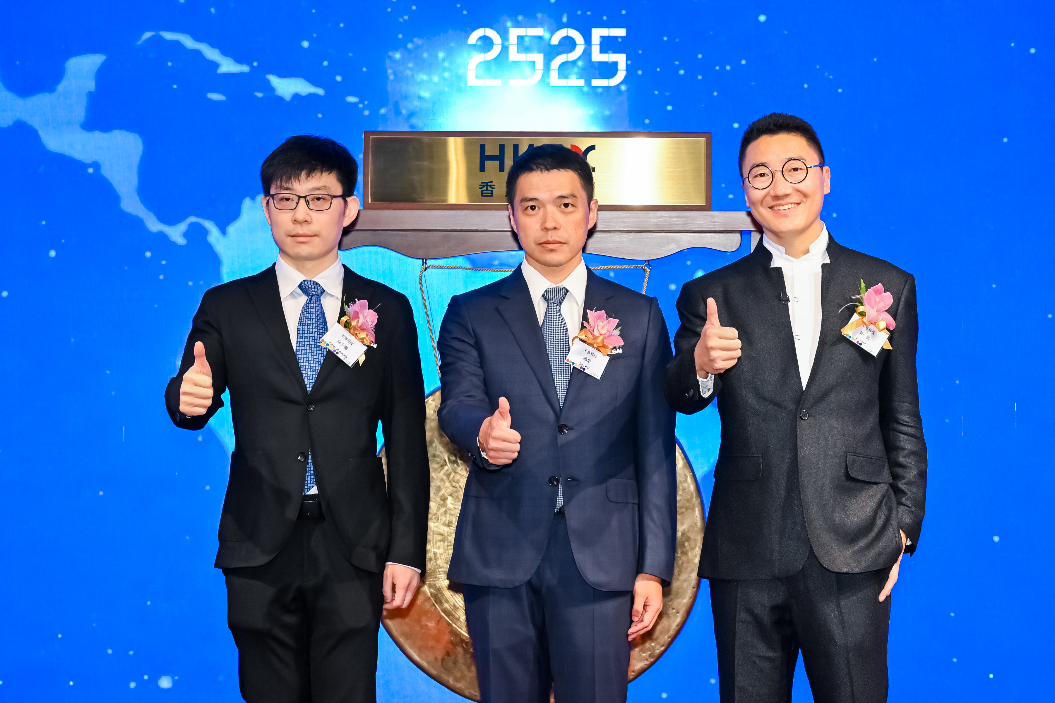 全球激光雷达行业规模最大 IPO诞生——禾赛科技。今天港股敲钟，成为首家实现"美