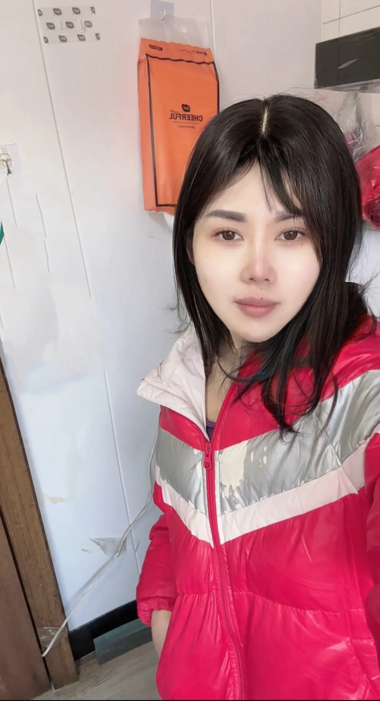 83年我42岁了，十几岁就出来打工，哪有什么青春，没有学历，没有文凭...