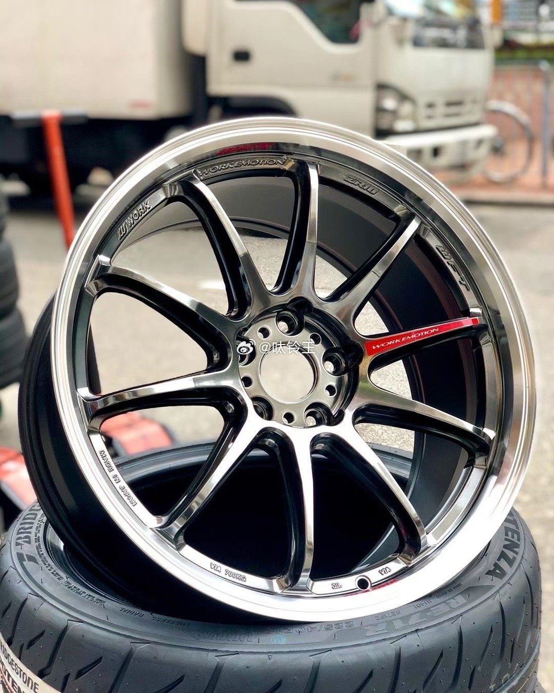 年度优惠活动进行中……WORK EMOTION ZR10 银色for 宝马2 3