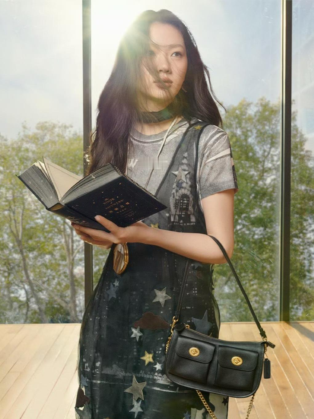 COACH官宣： COACH品牌全球代言人恭喜单依纯 ！ 这实力👍👍两个月内